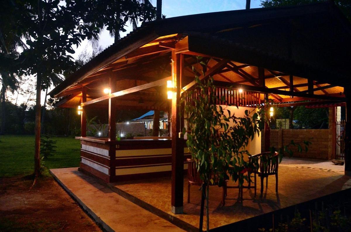 Amigos Bungalows Gili Meno Exterior photo